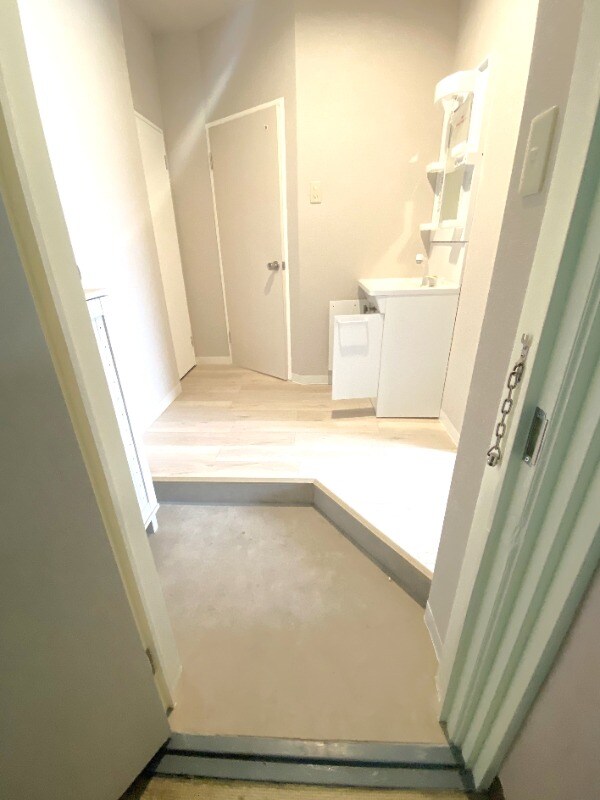 物件内観写真11　(玄関)