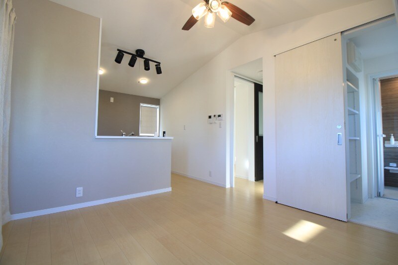 物件内観写真2　(居室)