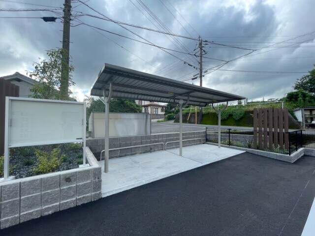 物件外観写真3　(駐輪場)