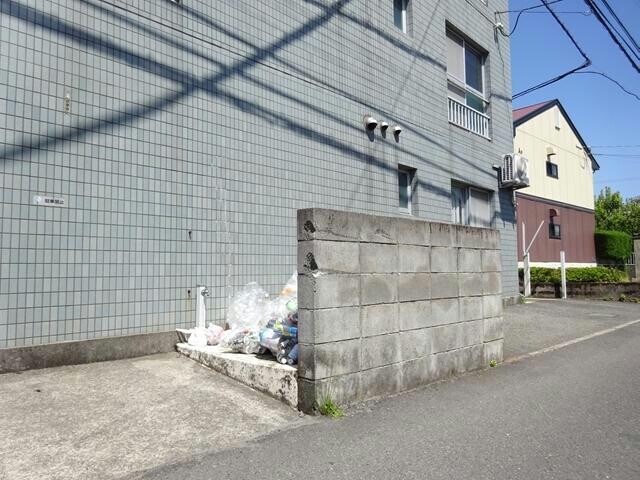 物件外観写真4　(専用ゴミ置き場)