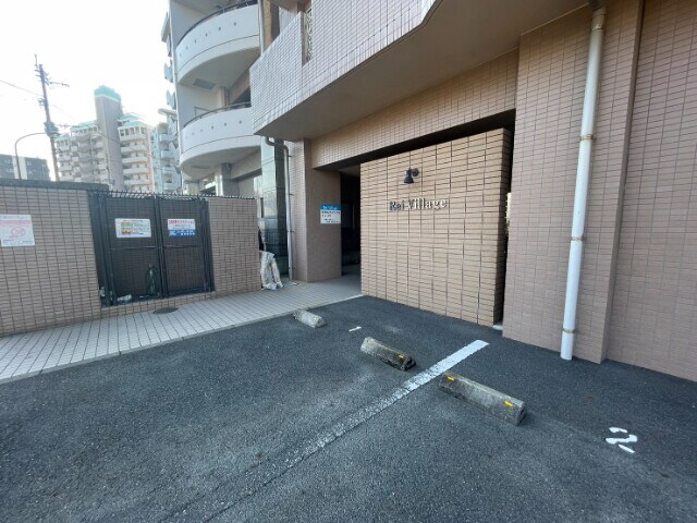 物件外観写真3　(駐車場)