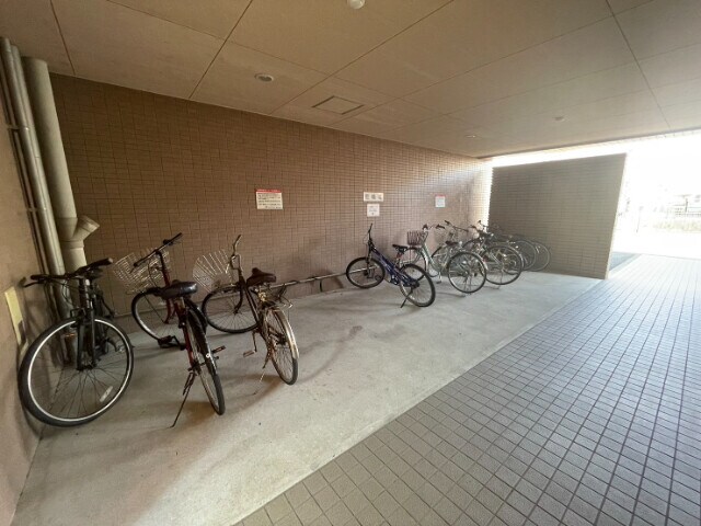 物件外観写真4　(駐輪場)