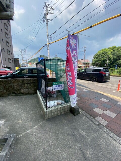 物件外観写真4　(敷地内ゴミ捨て場)