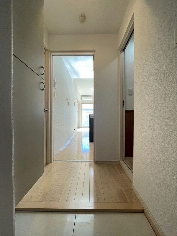 物件内観写真16　(玄関)