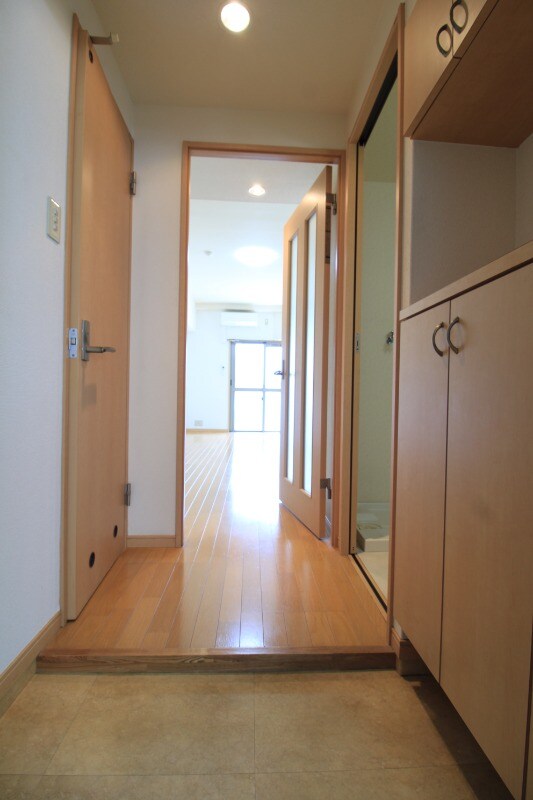 物件内観写真13　(玄関)