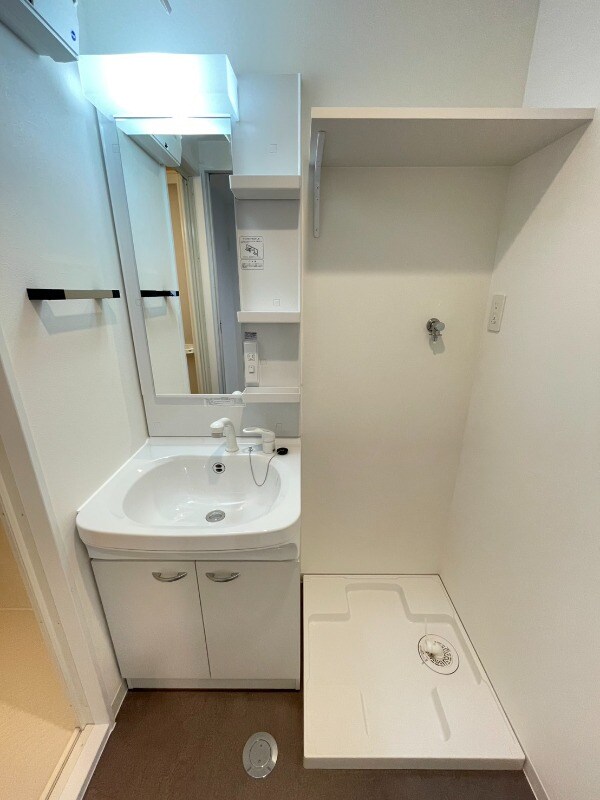 物件内観写真23　(室内物干し機)