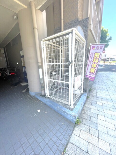 物件外観写真5　(専用ゴミ置き場)