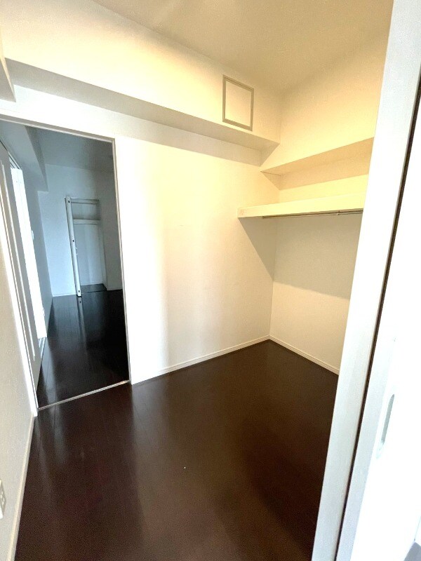 物件内観写真11　(ウォークスルークローゼット)