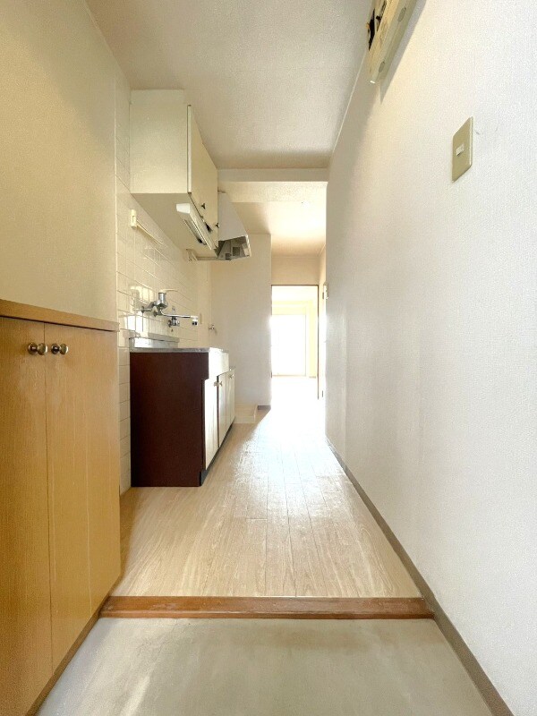 物件内観写真13　(玄関)