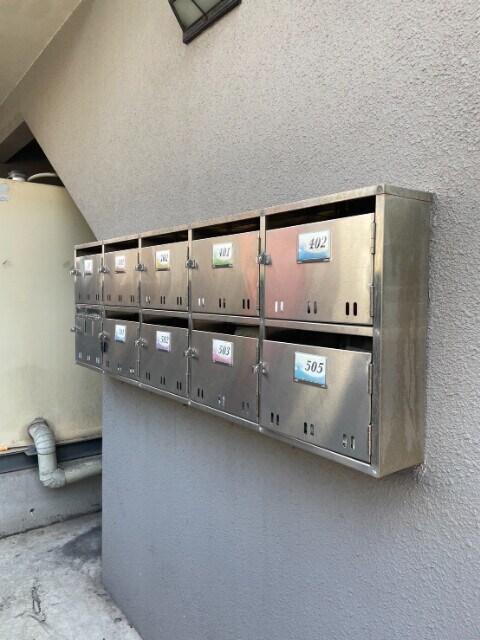 物件外観写真3　(集合郵便受け)