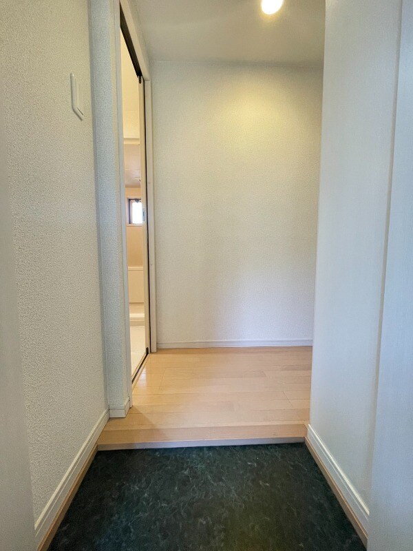 物件内観写真16　(玄関)