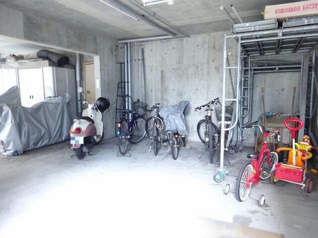 物件外観写真3　(駐輪場)