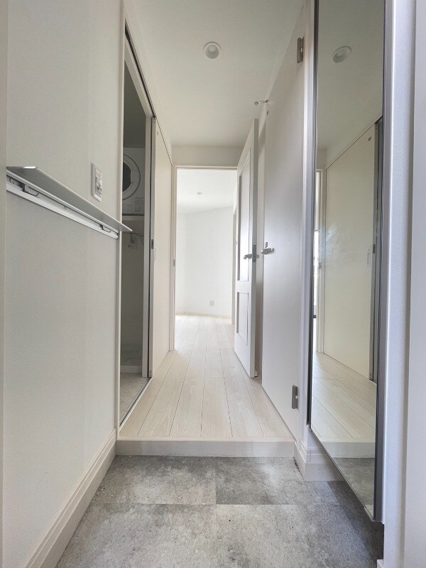 物件内観写真13　(玄関)