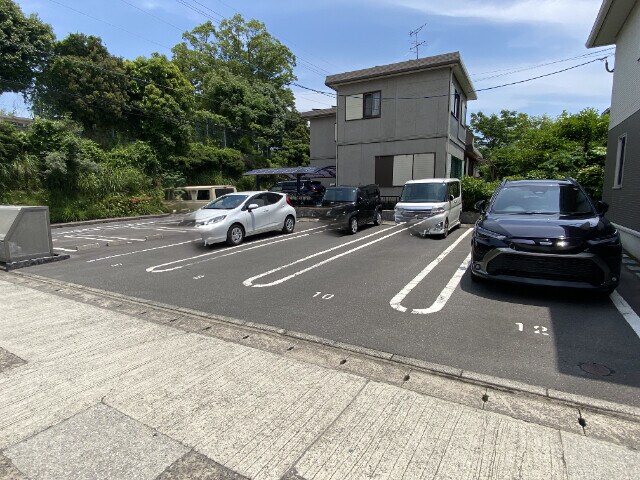 物件外観写真2　(駐車場)