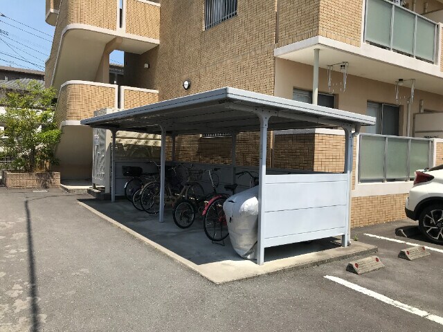 物件外観写真3　(駐輪場)