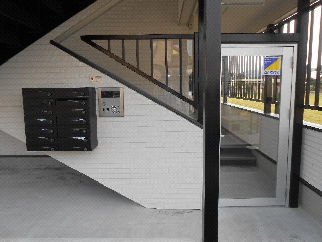 物件外観写真4　(エントランス部分)