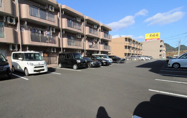 物件外観写真3　(駐車場)