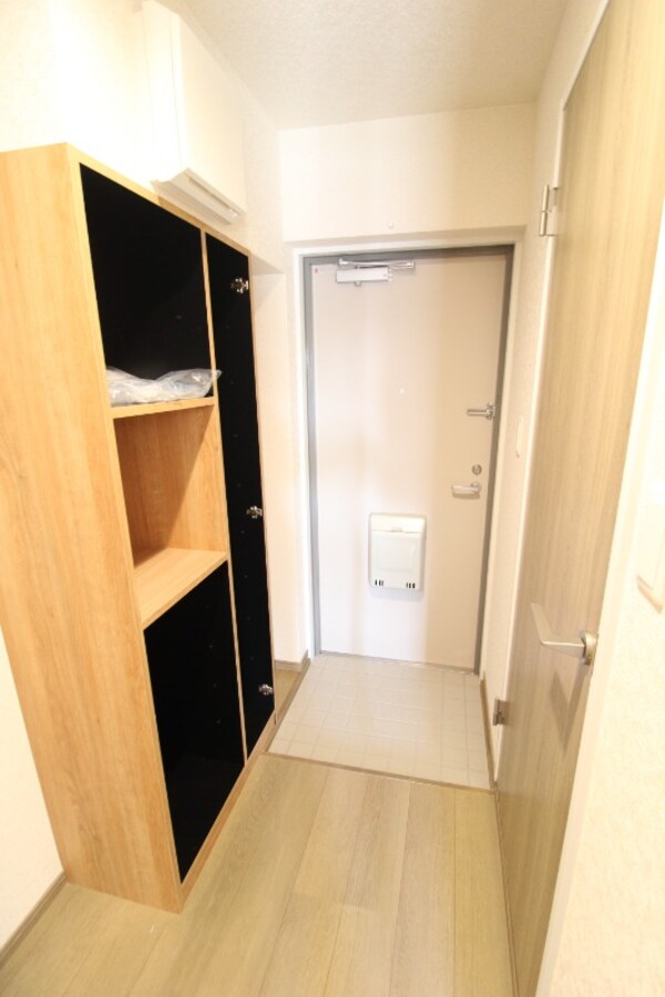 玄関(※建築中の写真です)