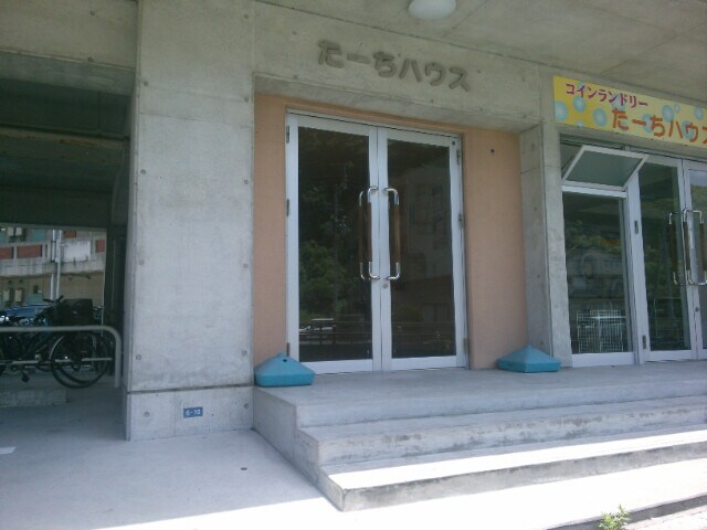 物件外観写真3　(エントランス部分)