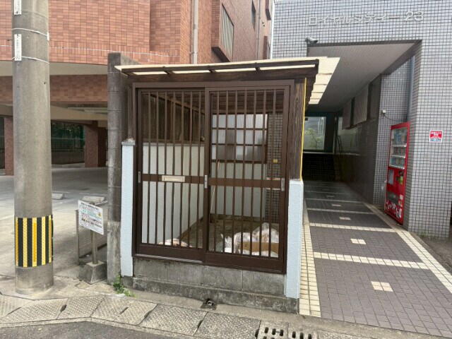 物件外観写真5　(ゴミ置き場)