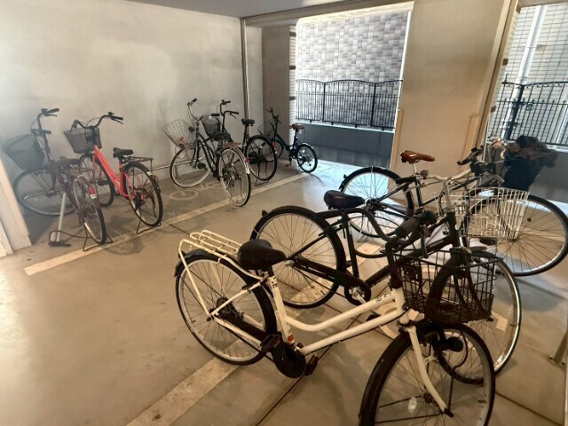 物件外観写真4　(駐輪場)