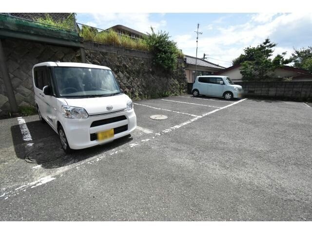 物件外観写真3　(駐車場)