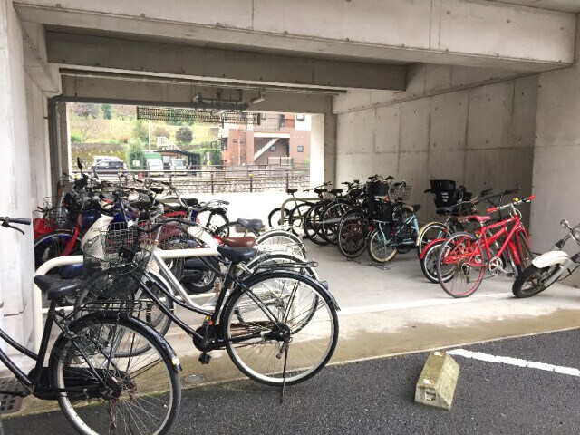 物件外観写真4　(駐輪場)
