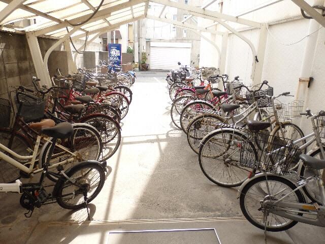 物件外観写真4　(駐輪場)