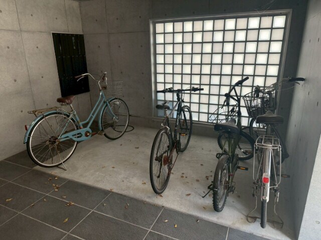 物件外観写真3　(駐輪場)