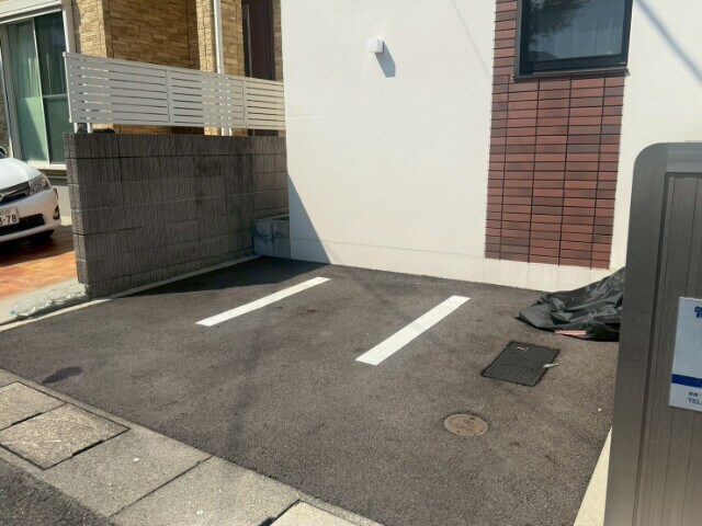 物件外観写真4　(バイク置き場)