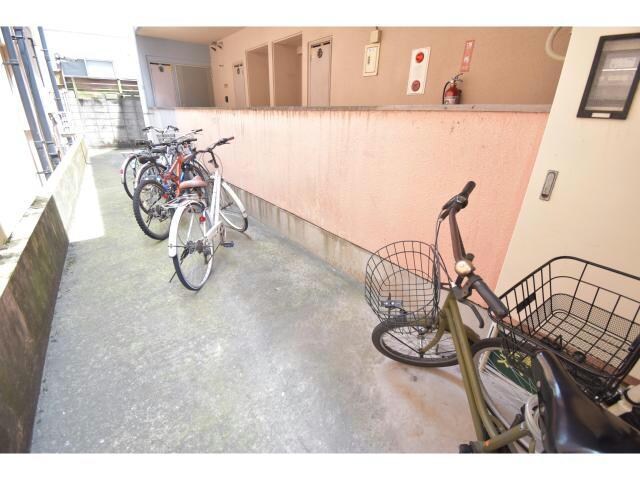 物件外観写真3　(駐輪場)