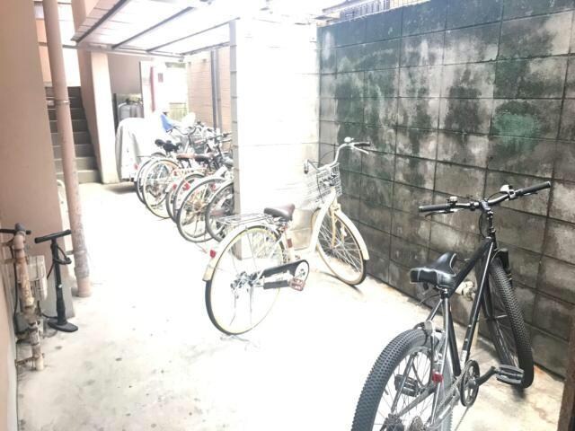 物件外観写真3　(駐輪場)