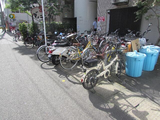 物件外観写真2　(駐輪場)