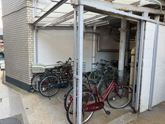 物件外観写真4　(駐輪場)