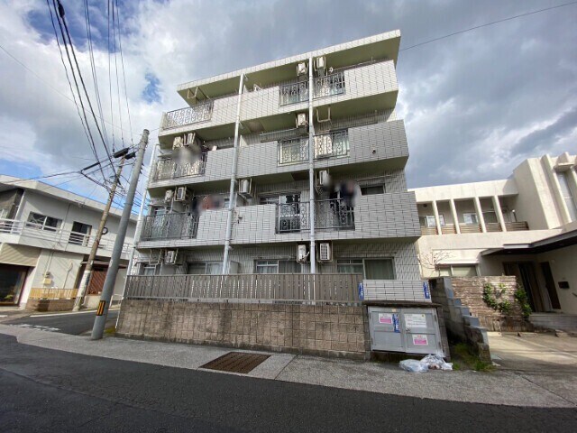 第二向吉マンションの物件外観写真
