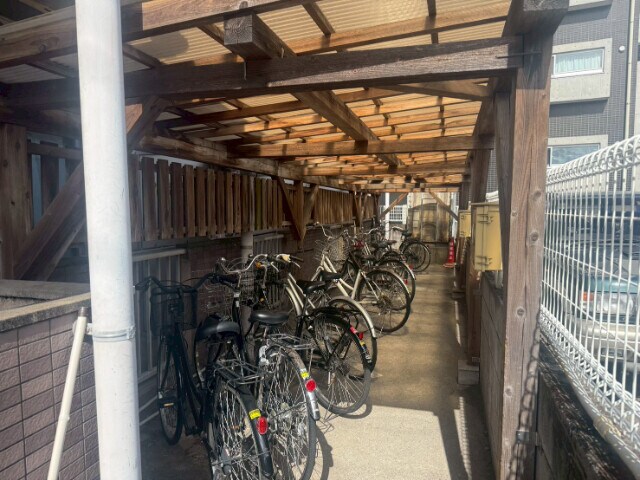 物件外観写真2　(駐輪場)
