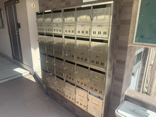 物件外観写真3　(集合ポスト)
