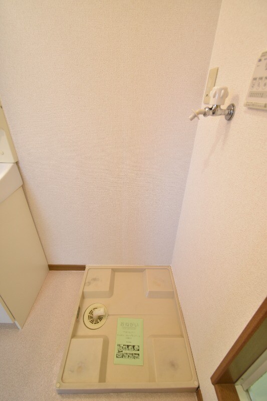 物件内観写真13　(洗濯機置き場)