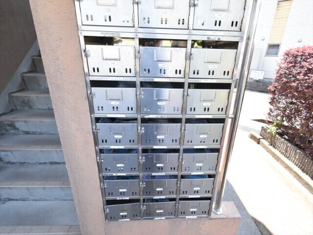 物件外観写真3　(集合ポスト)