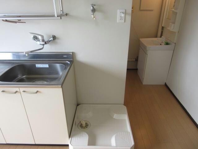 物件内観写真13　(洗濯機置き場)