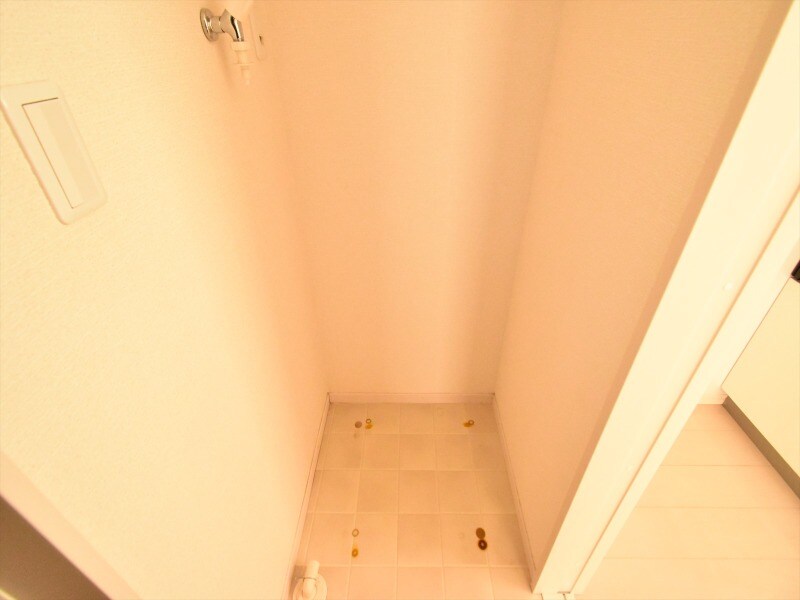 物件内観写真16　(洗濯機置き場)