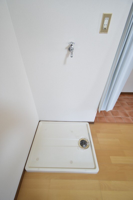 物件内観写真12　(洗濯機置き場)