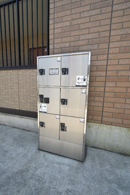 物件外観写真4　(宅配BOX)