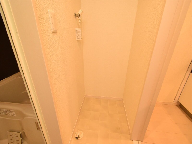 物件内観写真14　(洗濯機置き場)