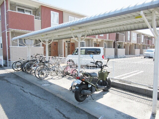 物件外観写真3　(駐輪場)