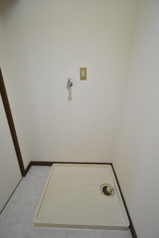 物件内観写真14　(洗濯機置き場)