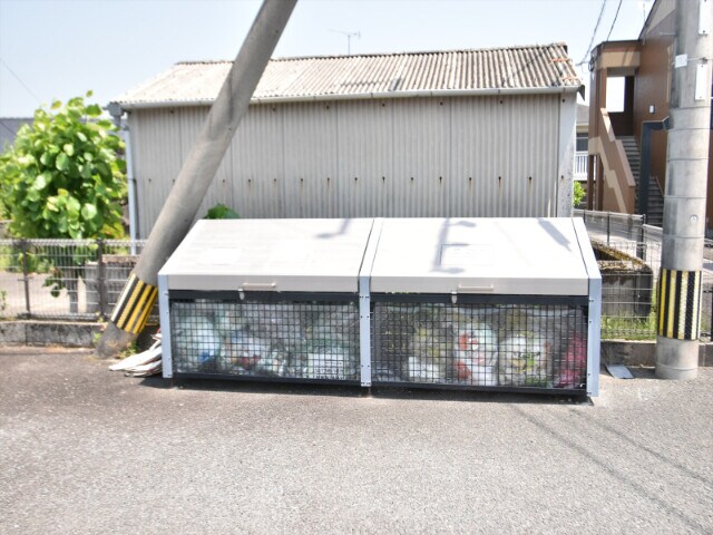 物件外観写真4　(ゴミ捨て場)