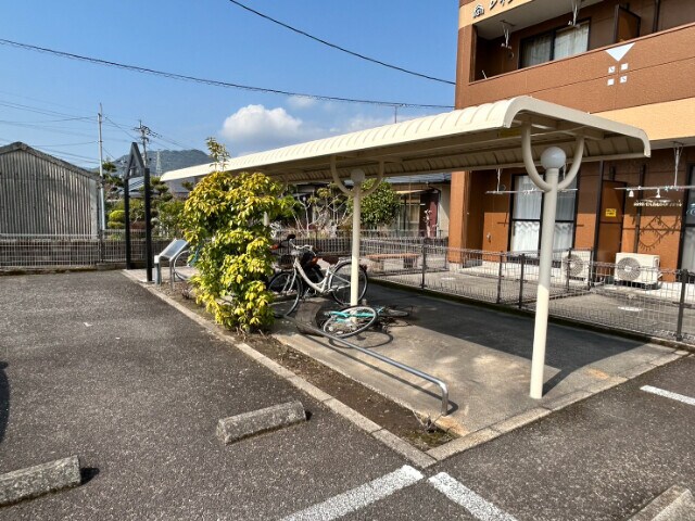 物件外観写真5　(駐輪場)