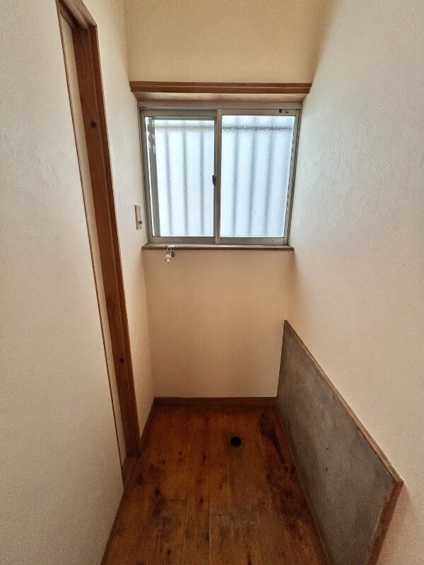 物件内観写真10　(洗濯機置き場)