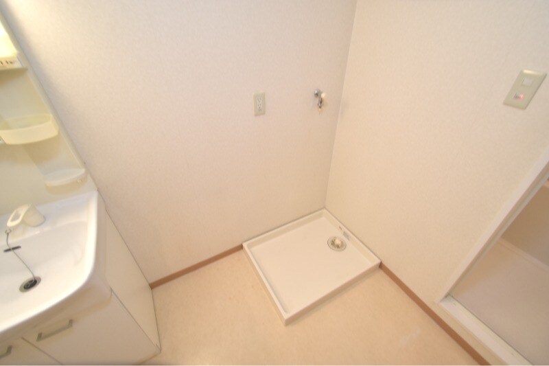 物件内観写真14　(洗濯機置き場)